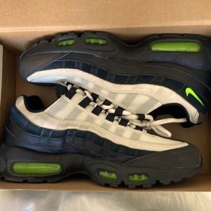 Nike Air Maxes. Good Condition. 6/10 Condition. Super Comfortable.